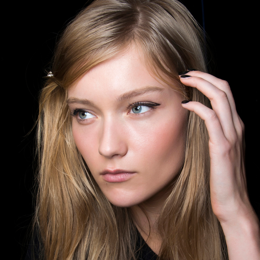 Le moyen pour les cheveux de la splendeur