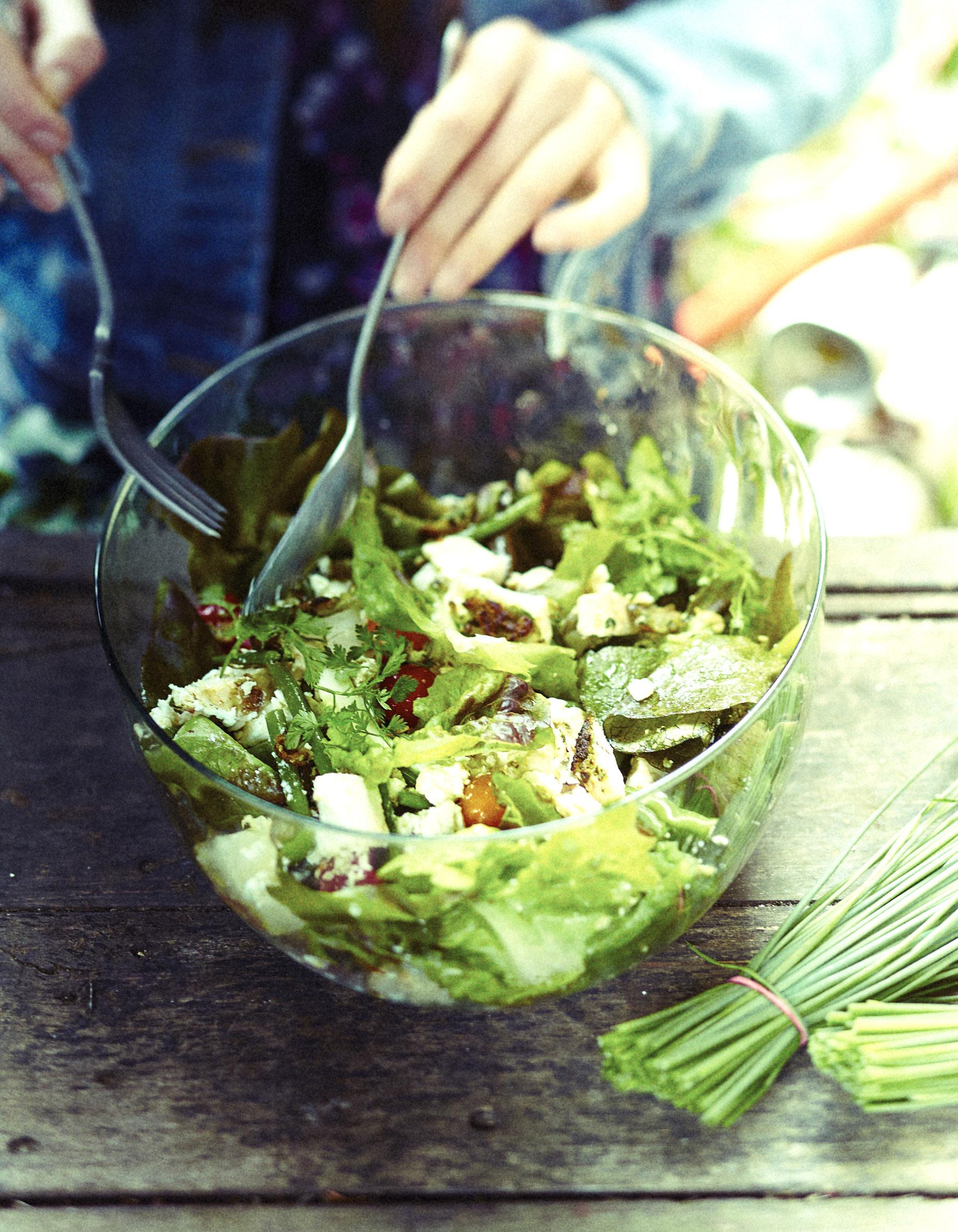 Salade folle toute verte au poulet pour 6 personnes - Recettes Elle à Table