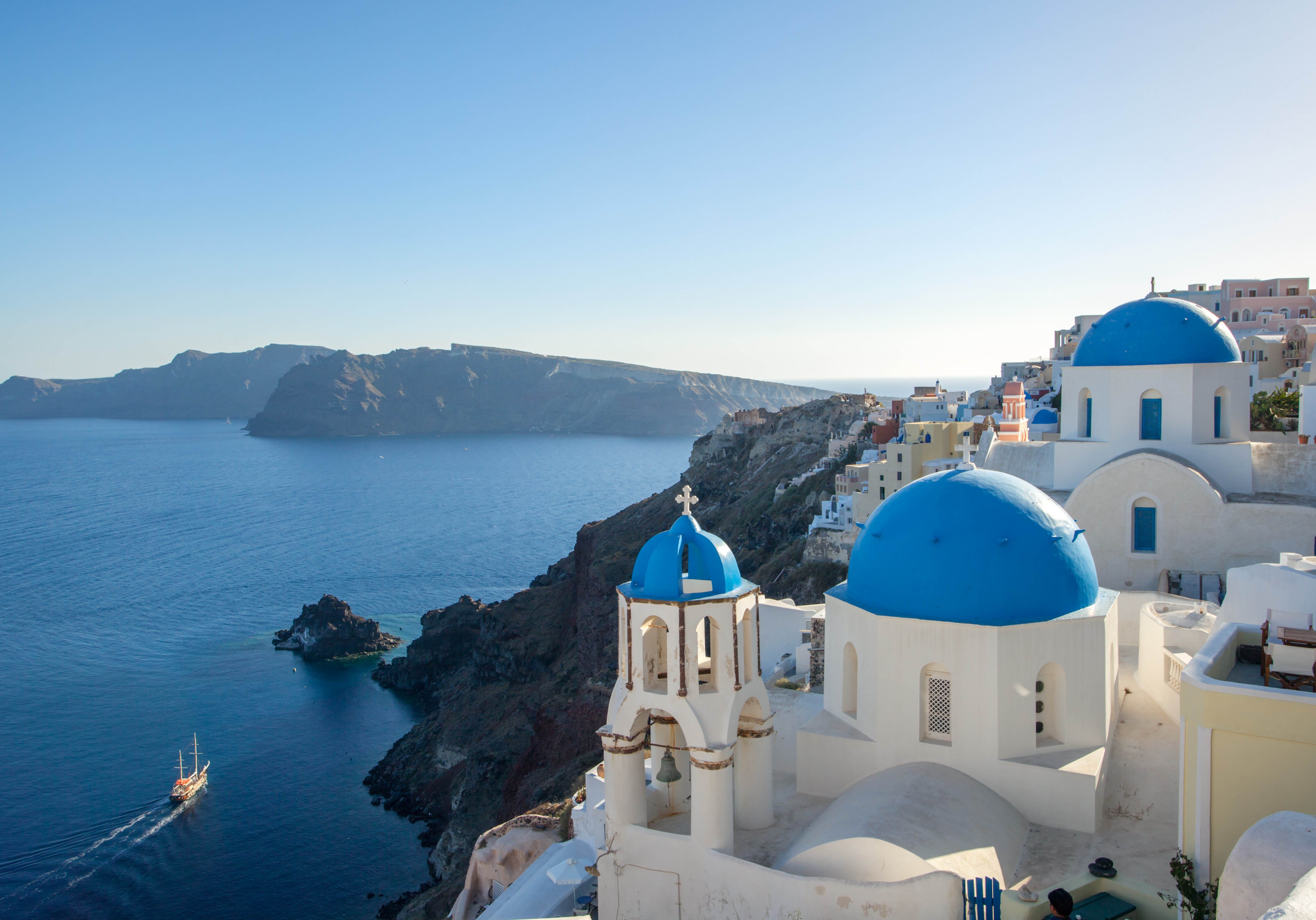L’île de Santorin, en Grèce Les 10 plus belles îles du monde pour un séjour inoubliable Elle