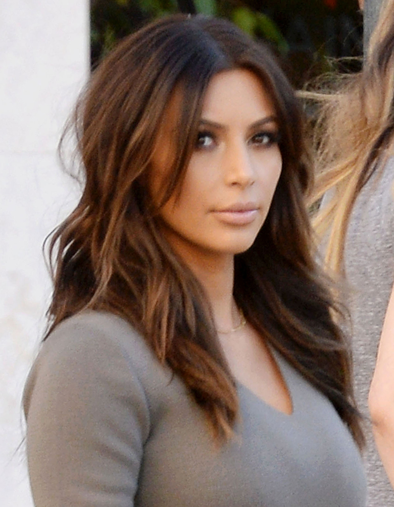 Kim Kardashian et son brun naturel - Cheveux : ces stars 